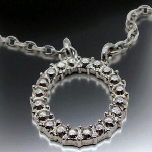 Elegant Circle Wreath Silver Pendant 20 In Necklace Costume